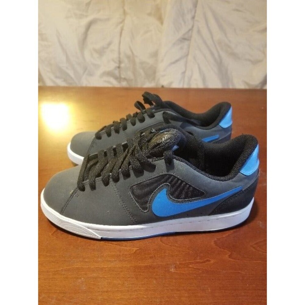 Nike Women's Court Size 7